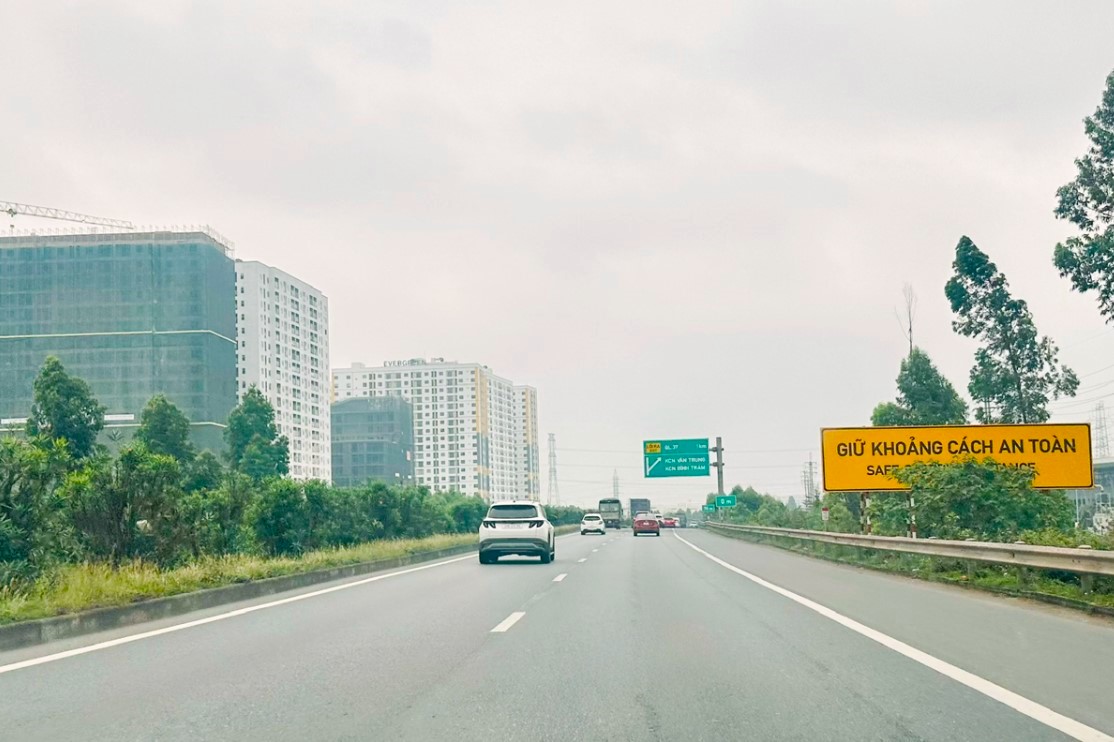 Bắc Ninh tăng cường chỉnh trang, vệ sinh môi trường tuyến cao tốc Hà Nội - Bắc Giang.